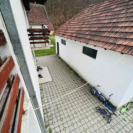 Lukare 1 カントリーハウス ノヴィ・パザル